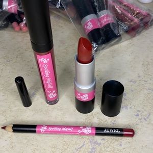 Lip set